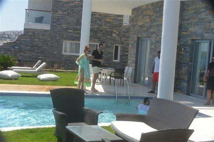 Demet Akalın Bodrumda