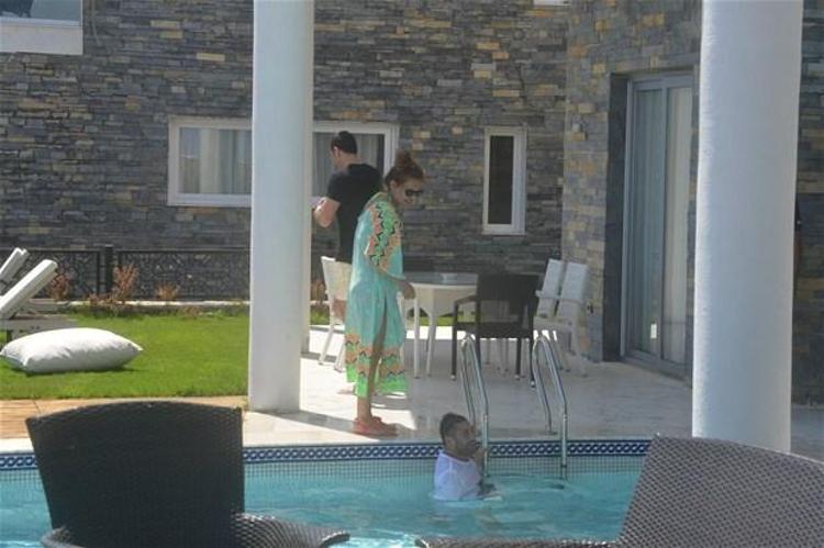 Demet Akalın Bodrumda