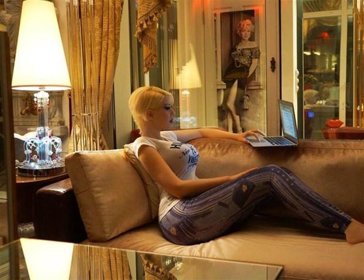 Adnan Oktar´ın kediciği Damla Pamir