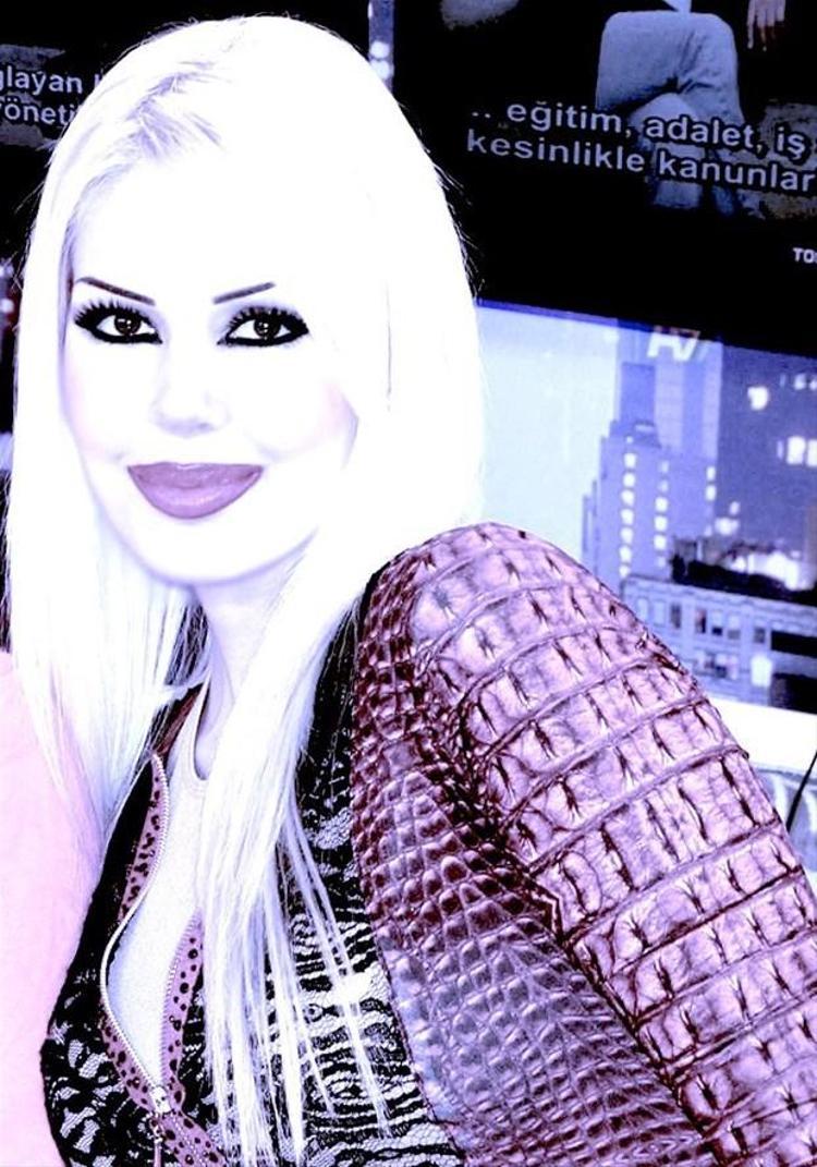 Adnan Oktar´ın kediciği Damla Pamir