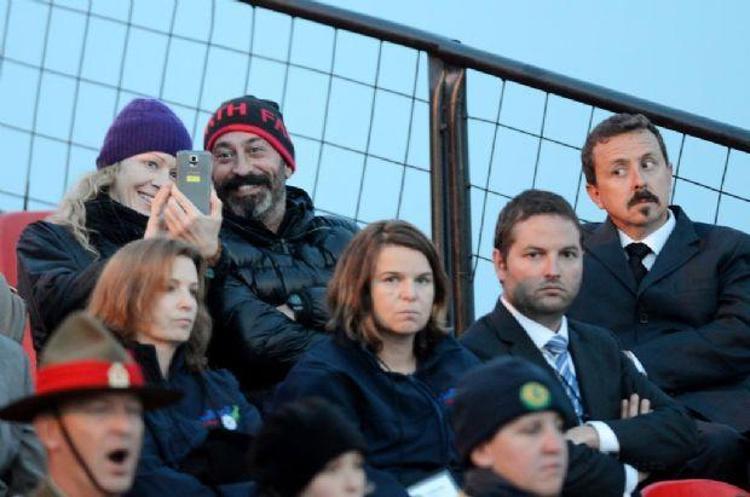 Cem Yılmaz ve Melanie Shepherd