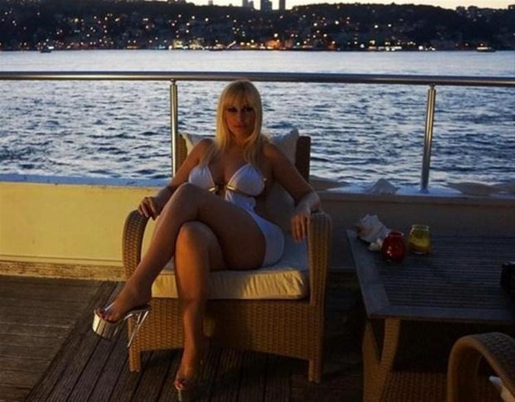 Adnan Oktarın kediciği Tülay Kumaşçı