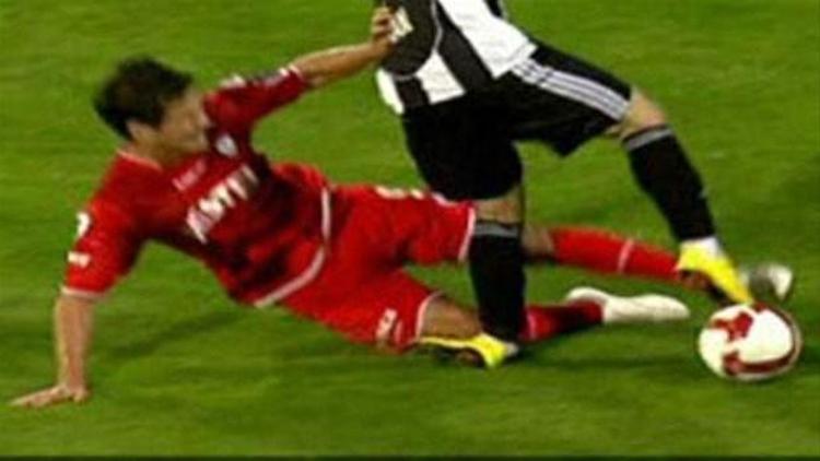 Ayağı kırılan futbolcular
