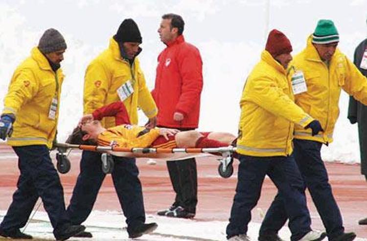 Ayağı kırılan futbolcular