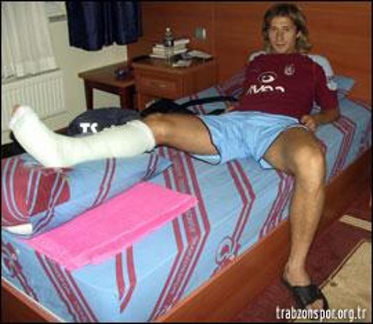 Ayağı kırılan futbolcular