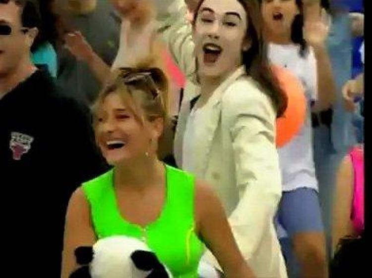 İçinde ünlülerin de olduğu nostaljik klipler