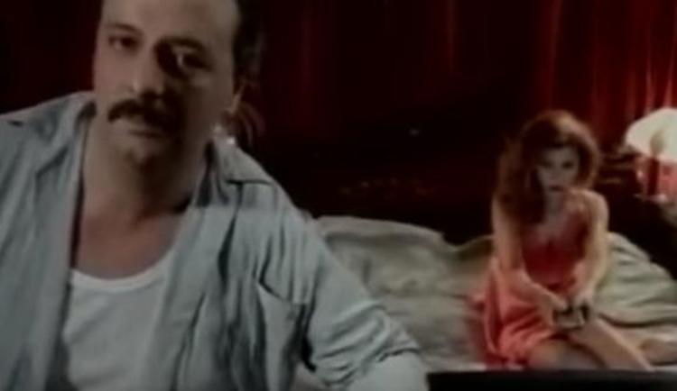 İçinde ünlülerin de olduğu nostaljik klipler