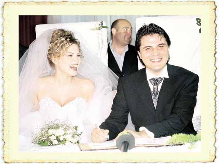 Suat Suna ile Melike Öcalanın evlilik resmi