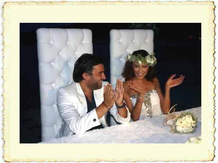 Özge Ulusoy ile Ferruh Taşdemirin evlilik resmi