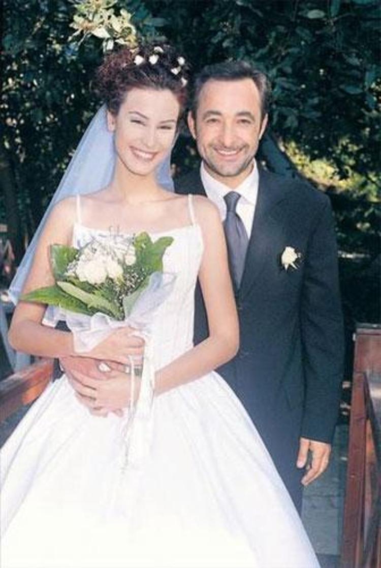 Arzum Onan ile Mehmet Aslantuğun evlilik resmi
