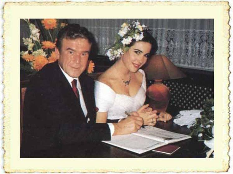 Uğur Dündar ile Yasemin Baradanın evlilik resmi