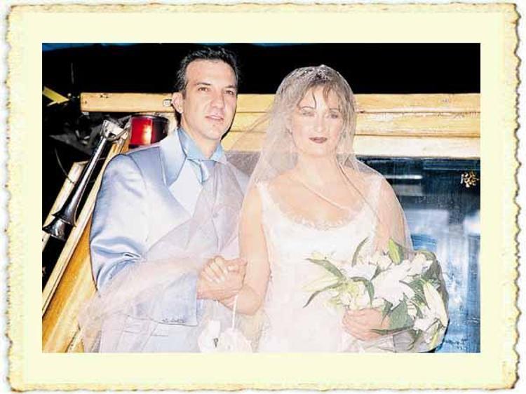 Ceyda Düvenci ile Kaan Girginin evlilik resmi