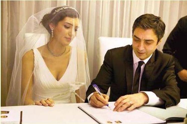 Necati Şaşmaz ile Nagehan Kaşıkçının evlilik resmi