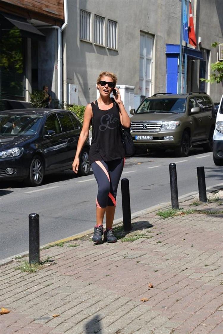 Gülben Ergen evinin kapılarını açtı