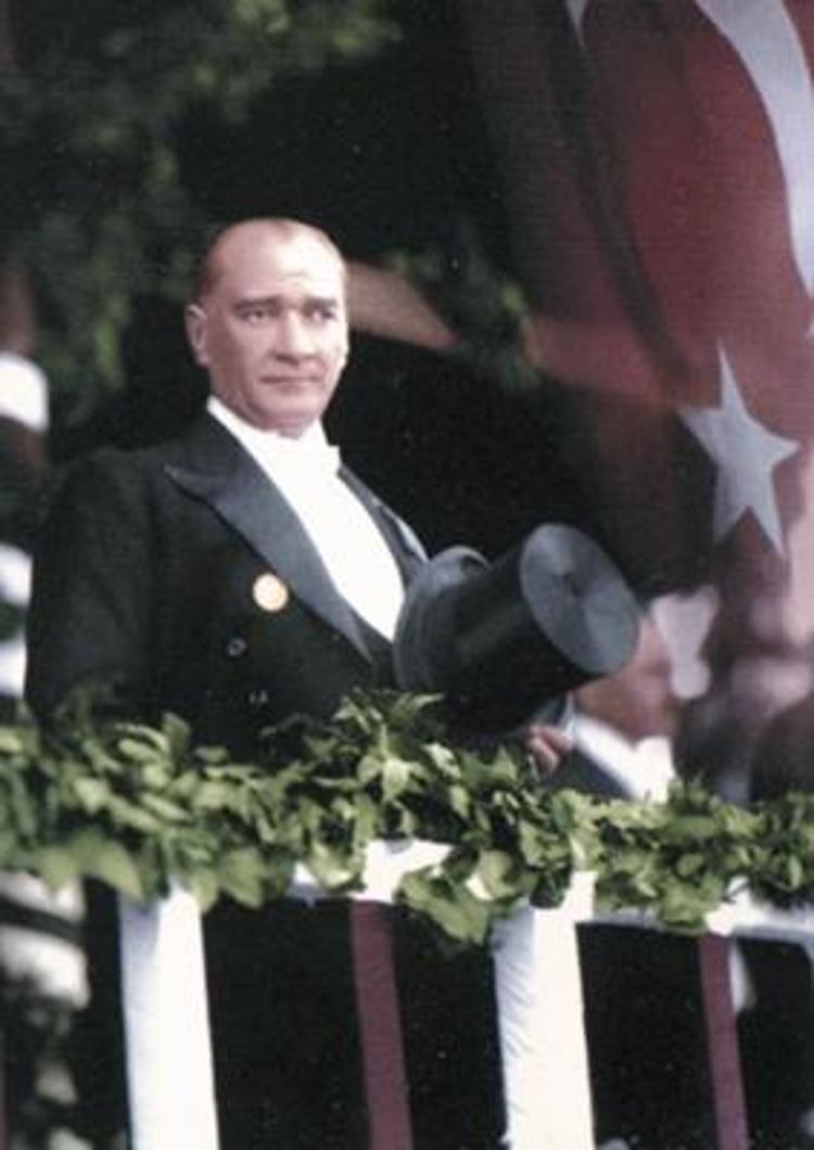 Fotoğraflarla Atatürk