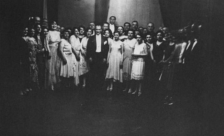 Fotoğraflarla Atatürk