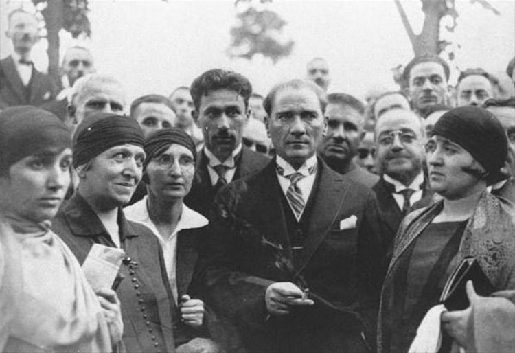Fotoğraflarla Atatürk