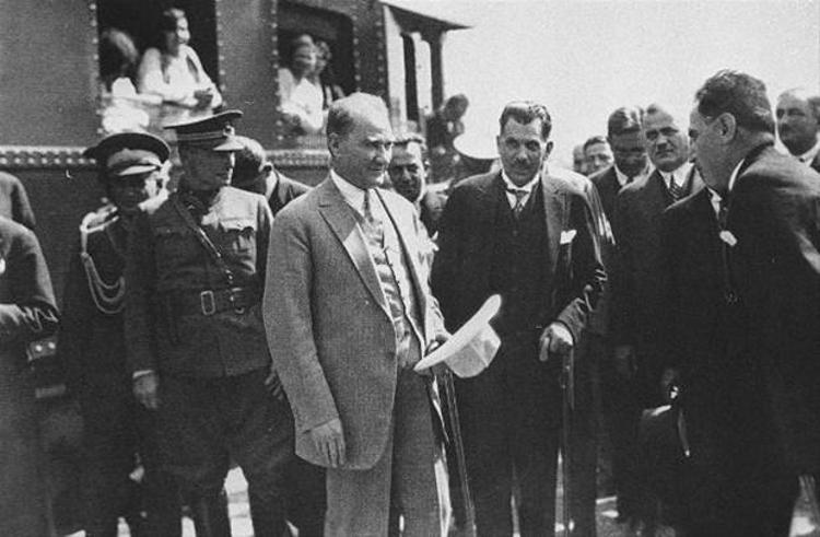 Fotoğraflarla Atatürk