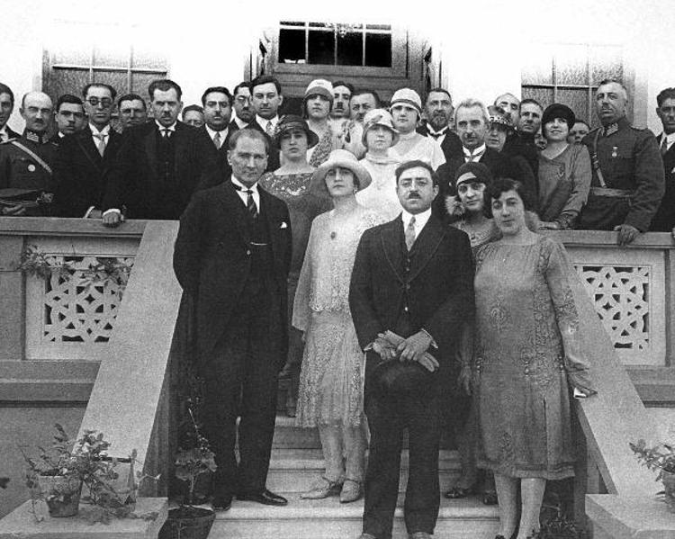 Fotoğraflarla Atatürk
