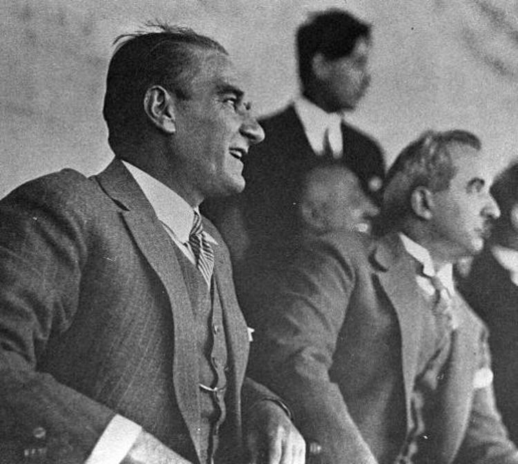 Fotoğraflarla Atatürk