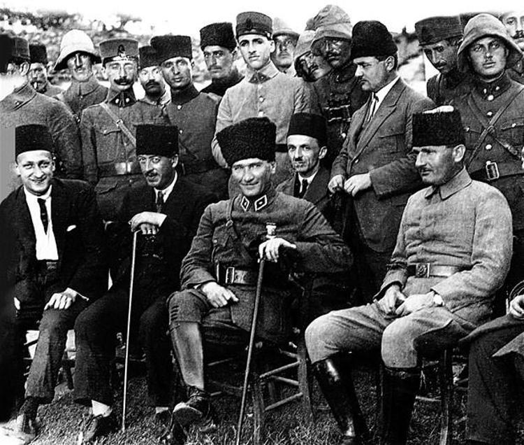 Fotoğraflarla Atatürk