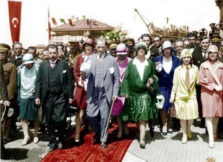 Fotoğraflarla Atatürk