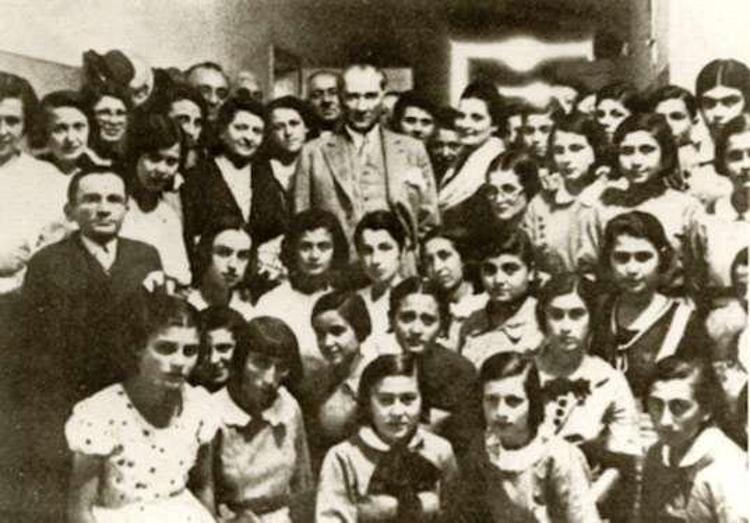 Fotoğraflarla Atatürk