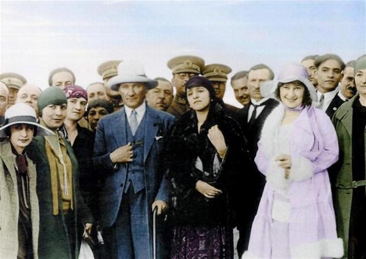 Fotoğraflarla Atatürk