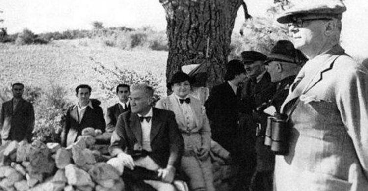 Fotoğraflarla Atatürk