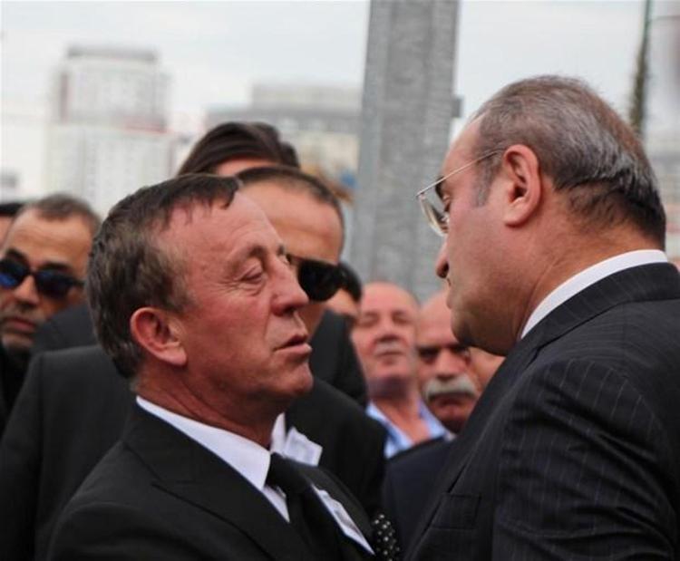 Ağaoğlu babasını son yolculuğuna uğurladı