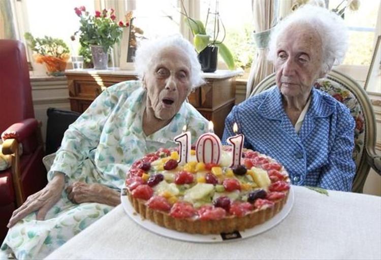 Dünyanın en yaşlı ikizleri olan Marie ve Gabrielle Belçika´da yaşıyor ve 101 yaşındalar.