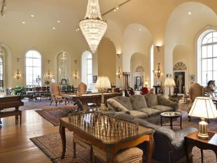 360 derece Manhattan manzaralı The Pierre Hotelin 41.42 ve 43.üncü katlarından oluşan tripleks penthouse : 125 Milyon dolar