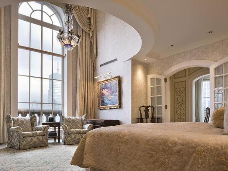 360 derece Manhattan manzaralı The Pierre Hotelin 41.42 ve 43.üncü katlarından oluşan tripleks penthouse : 125 Milyon dolar