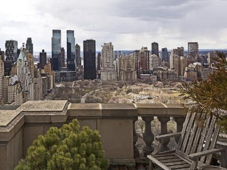 360 derece Manhattan manzaralı The Pierre Hotelin 41.42 ve 43.üncü katlarından oluşan tripleks penthouse : 125 Milyon dolar