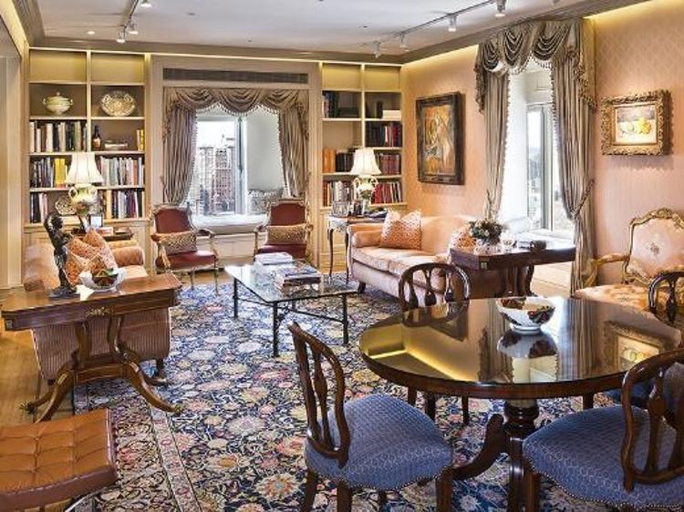 360 derece Manhattan manzaralı The Pierre Hotelin 41.42 ve 43.üncü katlarından oluşan tripleks penthouse : 125 Milyon dolar