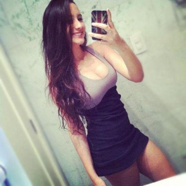 Facebook´un seksi elbiseleri