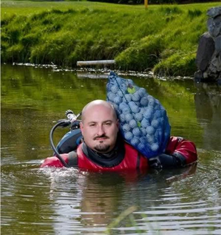 Golf topu toplayıcısı:
