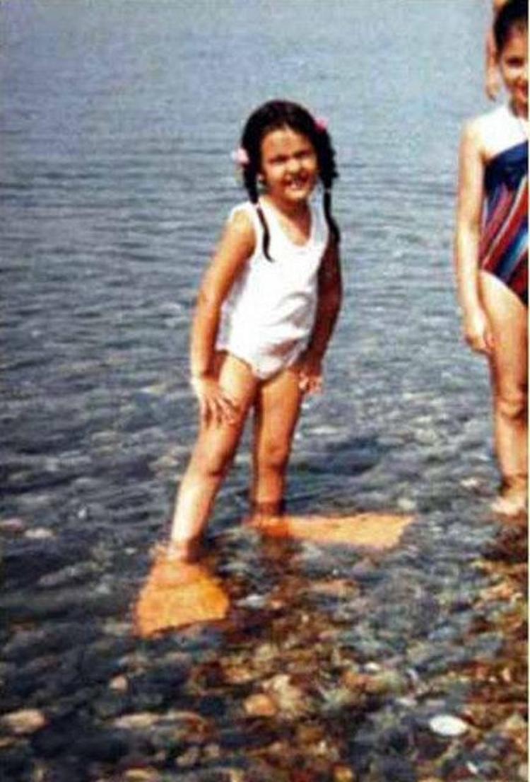 Ünlülerin küçüklükleri Zamanla herkes değişir