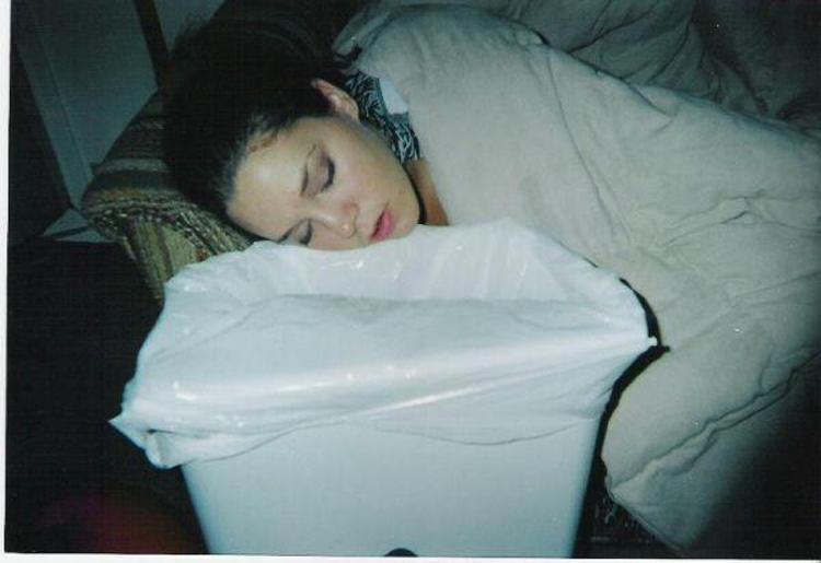 Сильно пьяную спящую. Девочка #sleeping Passed out drunk drugged. Общага #sleeping Passed out drunk drugged. Пьяную спящую девку Passed out.