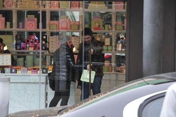 Ünlü baba kızıyla dudak dudağa