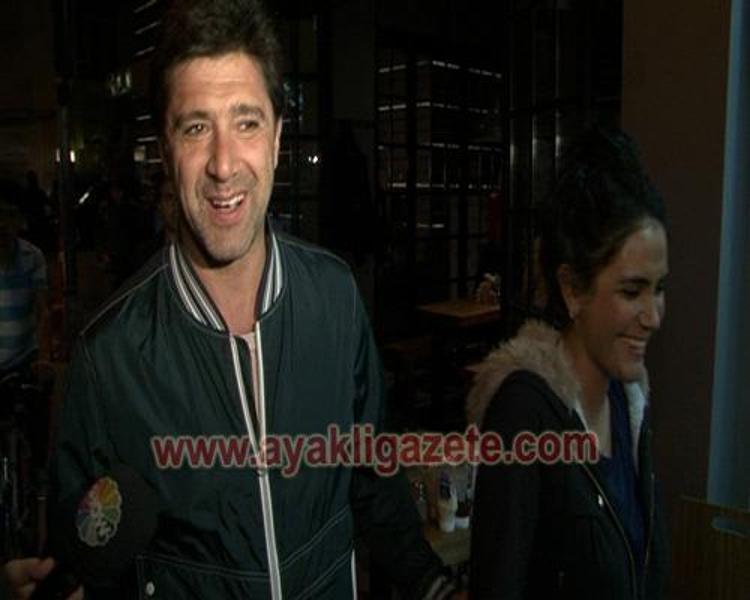 Ünlü baba kızıyla dudak dudağa