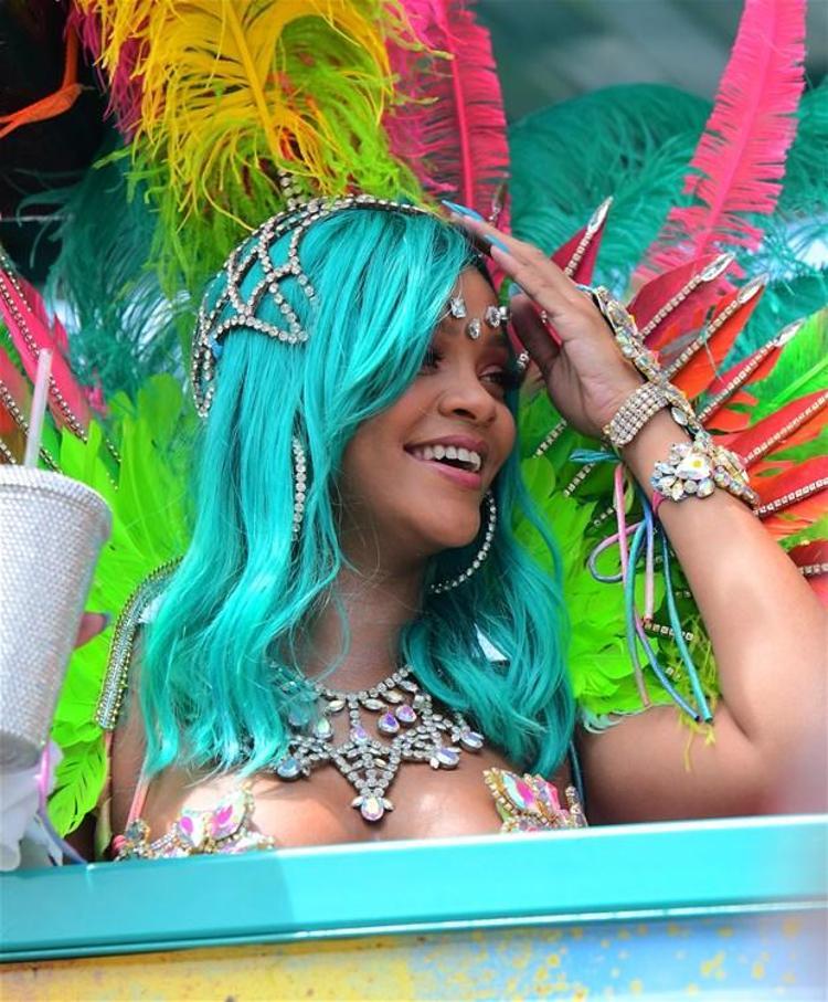 Rihanna’nın ‘festival’ hali