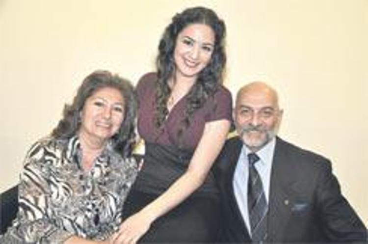 Aileden sanatçı