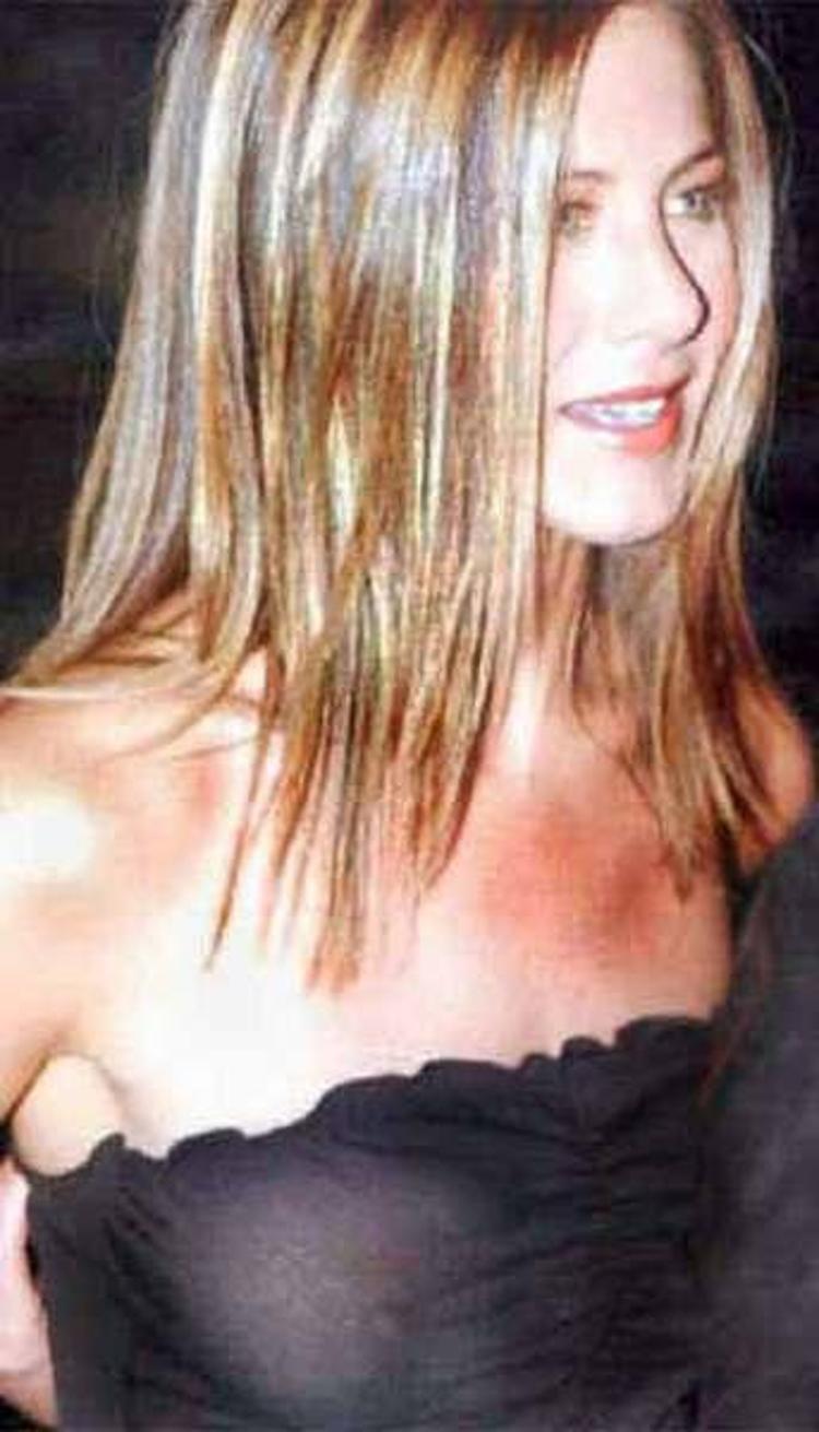 Jennifer Aniston transparan
