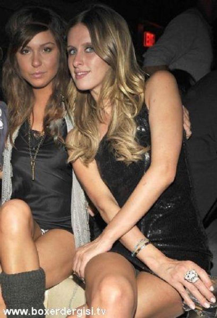 Nicky Hilton etek frikik