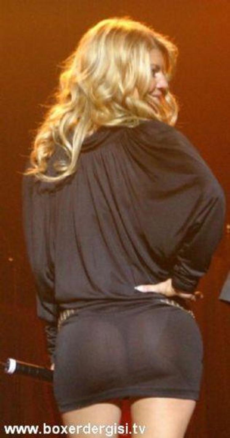Fergie şimdi de arka cepheden