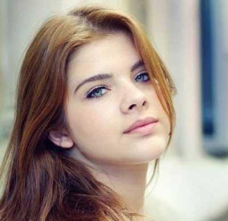 Damla Ersubaşı, ayrıca LC Waikiki kataloglarında fotomodellik de yaptı.