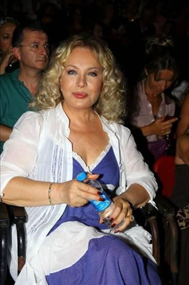 Emel Sayın - 67