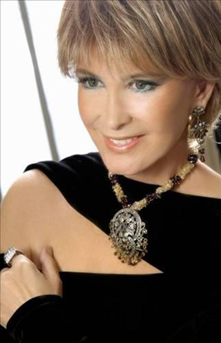 Filiz Akın - 70