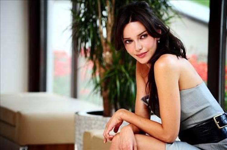 Hande Ataizi - 40